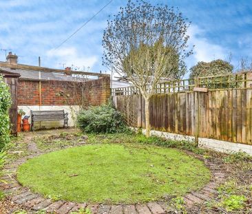 3 bedroom semi-detached house to rent - Photo 5