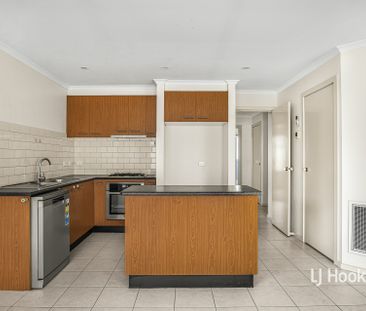 1/2 Cooper Street, Hoppers Crossing VIC, Belconnen - Photo 3
