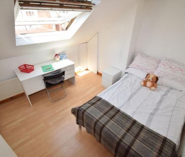 4 bedroom terraced house to rent - Photo 5