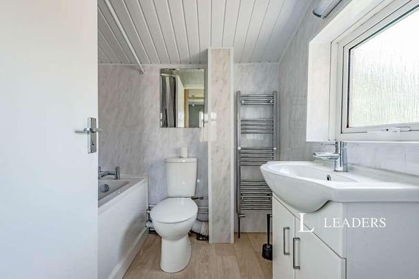 Fennel Crescent, Broadfield, RH11 - Photo 1