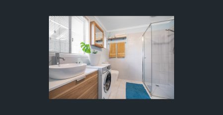 Belmont 1 Bedroom - semi furnished. - Photo 4