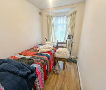 4 bedroom semi-detached house to rent - Photo 4
