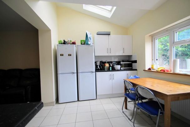 5 bedroom end of terrace house to rent - Photo 1