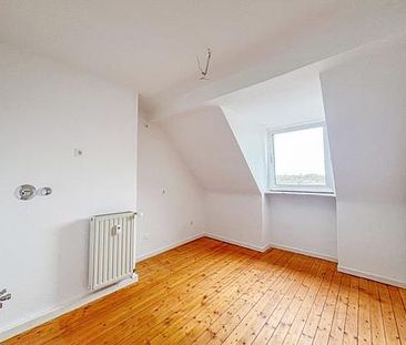 Schöne ca. 57m² 2-Zimmer-Dachgeschoss-Wohnung mit Blick über die Ha... - Photo 1