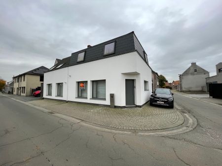 UITBERGEN - Gerenoveerde hoekwoonst vlakbij de dorpskern. - Photo 4