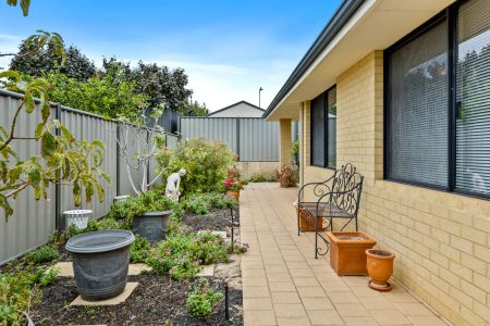 Spacious home in Baldivis Central. - Photo 4