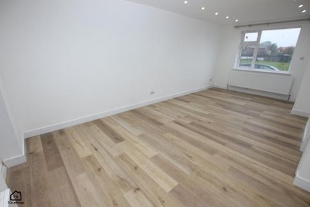 2 bedroom semi-detached house to rent - Photo 3