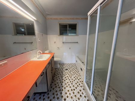 Ingleburn - Photo 5