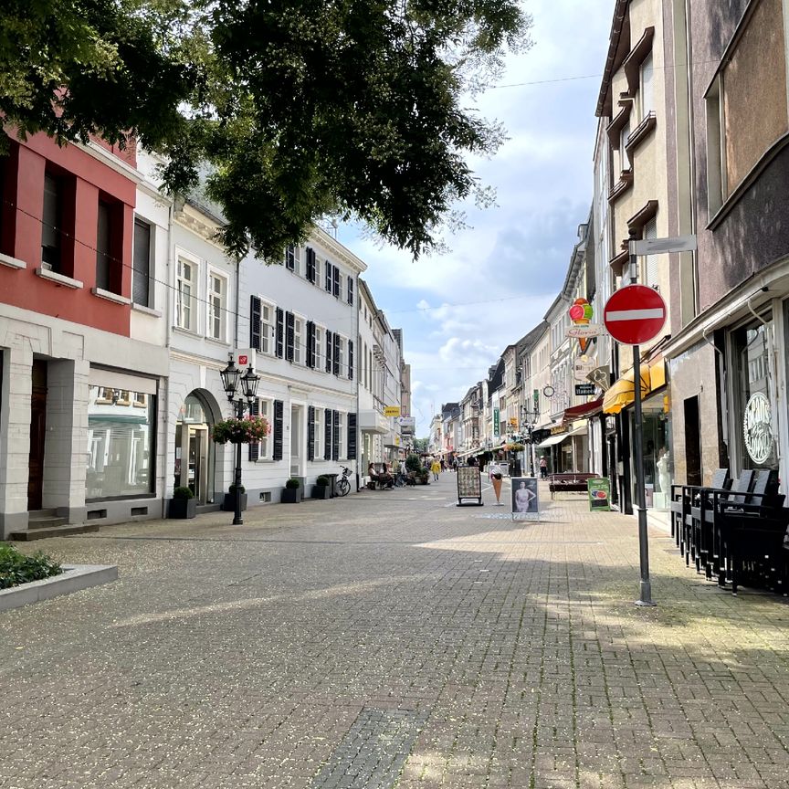 KREFELD-UERDINGEN: SCHÖNE 3,5-ZIMMER WOHNUNG IN RHEINNÄHE ZU MIETEN! - Photo 1