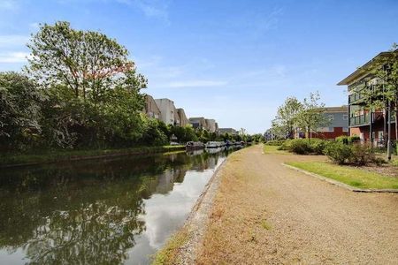 Wraysbury Drive, West Drayton, UB7 - Photo 2