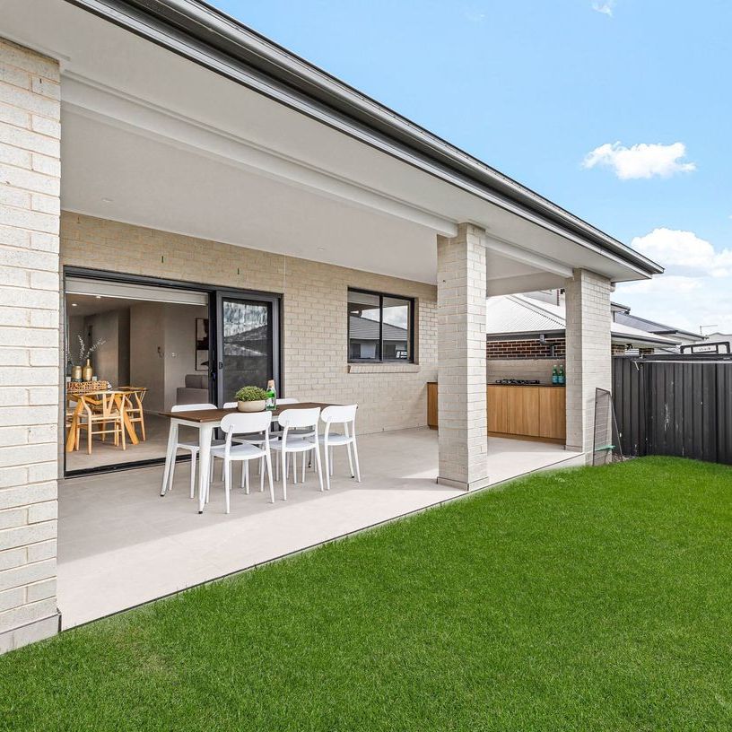 Stunning 5-Bedroom Family Home - Photo 1