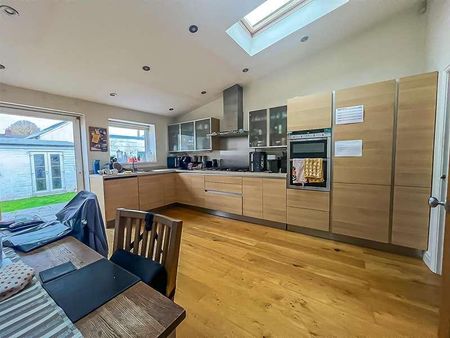 Taff Embankmentgrangetowncardiff, CF11 - Photo 4