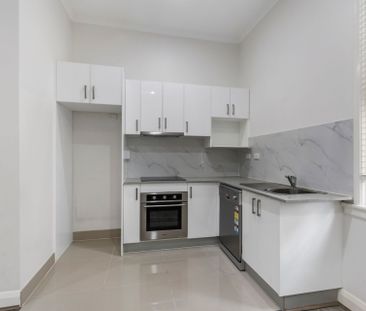 One Bedroom Apartment with Parking in Prime Location - Photo 2