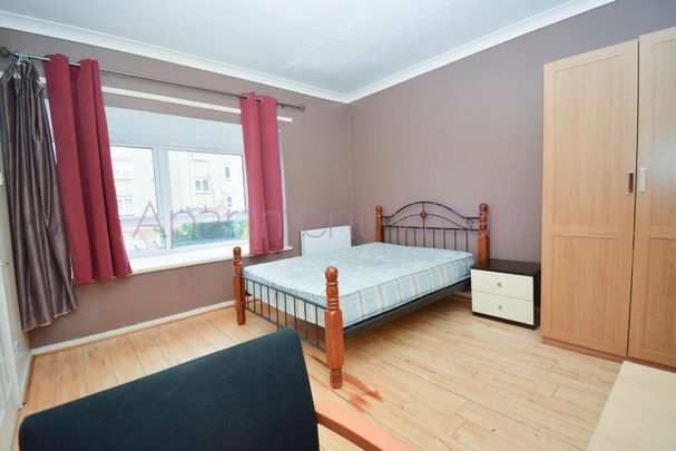 1 bedroom in a flat share to rent - Photo 1