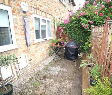 2 bedroom maisonette to rent - Photo 6