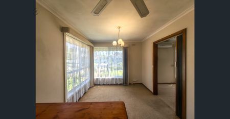 COZY THREE-BEDROOM TWO-BATHROOM HOUSE IN A QUIET NEIGHBOURHOOD - Photo 2