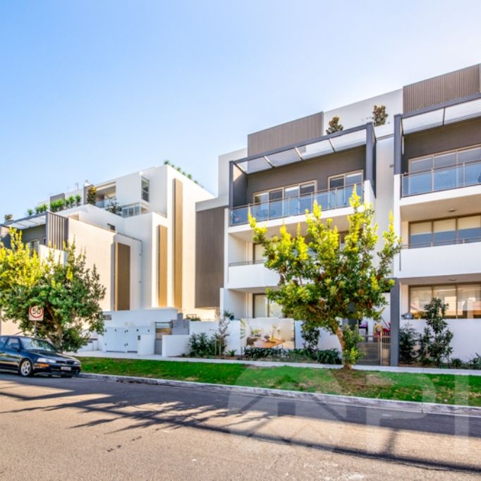 One bedroom Plus Study Room Apartment in Peaceful Foreshore for lease - Photo 1