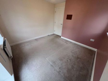 4 bedroom semi-detached house to rent - Photo 5
