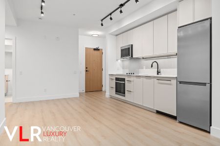 Condo in Port Moody, British Columbia - Photo 2