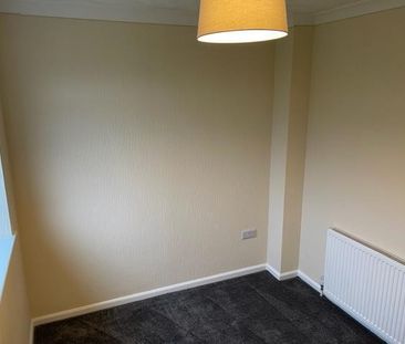 WindsorClose, Hucknall, NOTTINGHAM - Photo 3