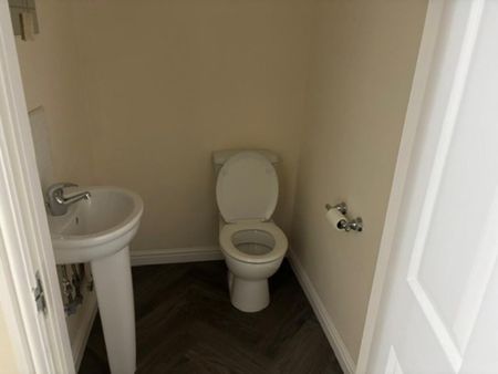 2 bedroom semi-detached house to rent - Photo 5