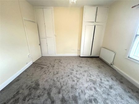 4 bedroom detached house to rent - Photo 2