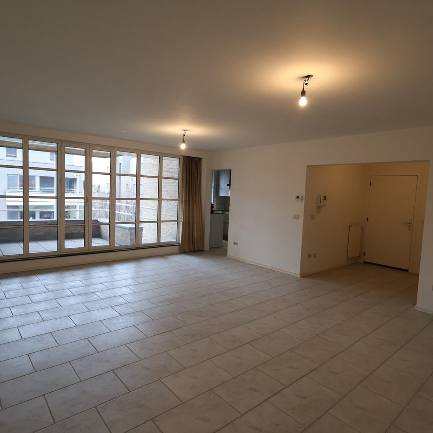 Een gerenoveerd appartement op de 2de verdieping van 102m² met 2 slaapkamers en terras. - Photo 1