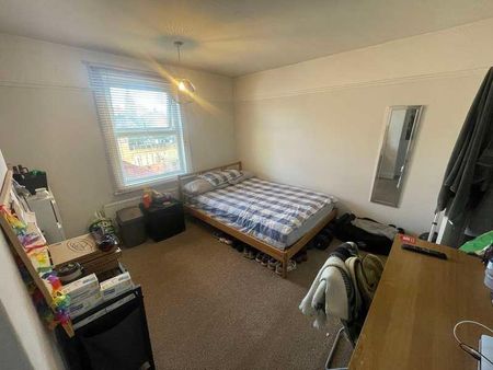 Spare Room, Bills Inclusive, Available Now, LN1 - Photo 3