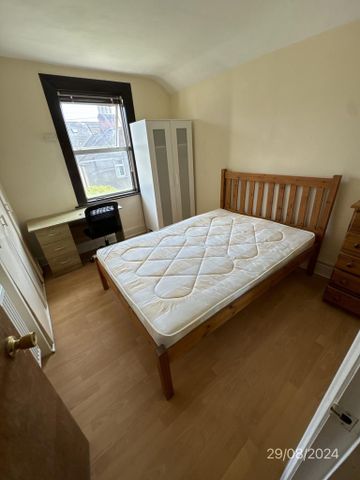 5 bedroom end of terrace house to rent - Photo 4