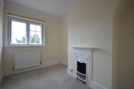 3 bedroom end of terrace house to rent - Photo 4