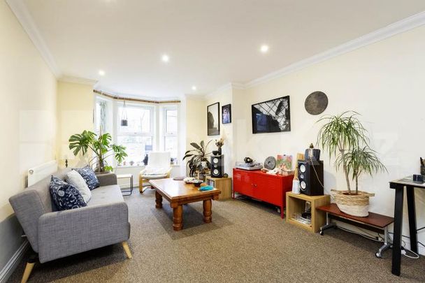 4 bedroom house located a short walk to Stoke Newington Station - Photo 1