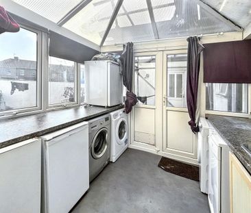 1 bedroom in a flat share to rent - Photo 4