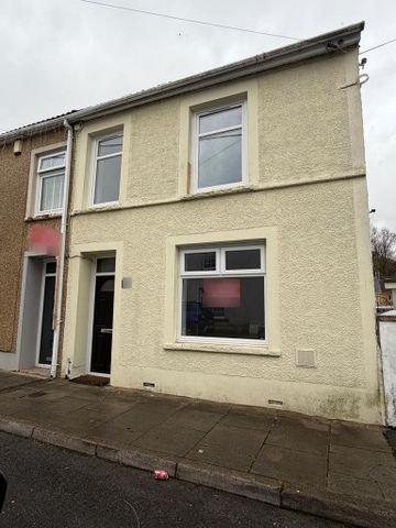 3 bedroom semi-detached house to rent - Photo 4