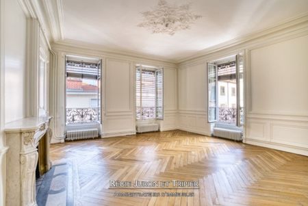 Appartement • Cordeliers-Célestins-Bourse - Photo 2