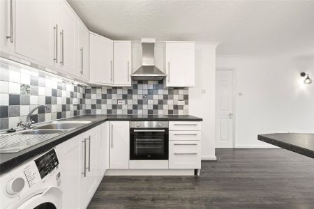 Cobham Gate, Freelands Road, KT11 - Photo 3