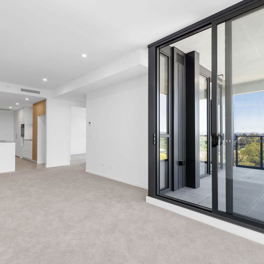 Stunning Mountain View from the Top Floor – 2 Bedroom Apartment - Photo 1