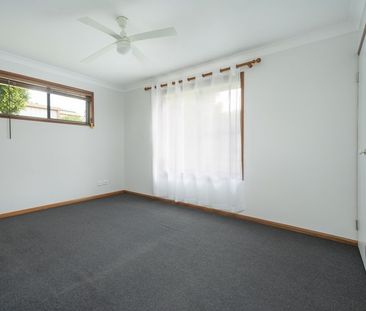 Spacious Open-Plan Home - Photo 6