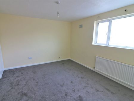 Terraced House to rent on - Photo 2