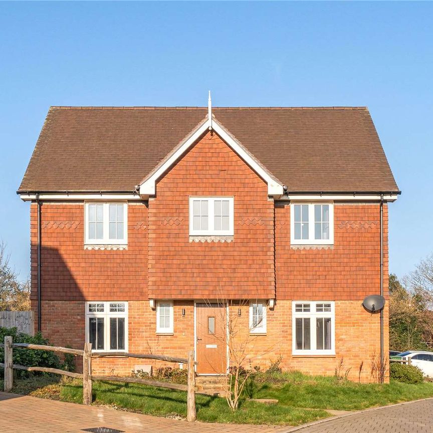 A modern, stylish home in the pretty village of Hawkhurst - Photo 1