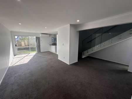 Cozy home in Manurewa - Photo 2