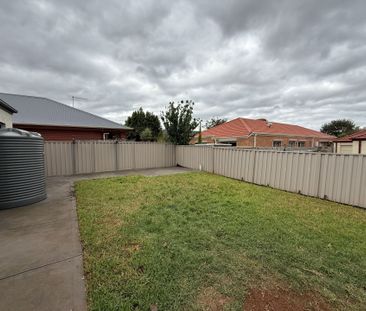 Please contact catie@sweeneyea.com.au for private inspections. - Photo 5