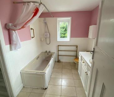 4 bedroom detached house in Lymington - Photo 6