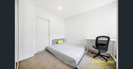 North facing apartment with super convenient location! - Photo 4