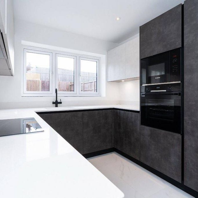 4 bedroom semi-detached house to rent - Photo 1