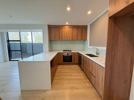 Charming 4BR Home in Glen Innes! - Photo 3