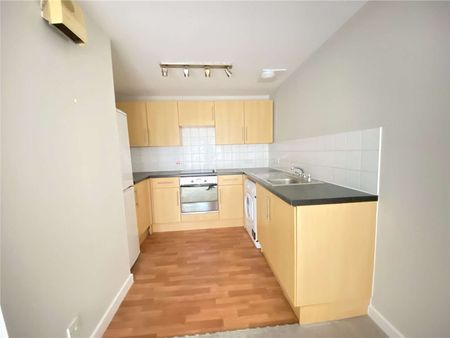 A contemporary apartment forming part of a modern development set in vibrant Crawley. - Photo 4