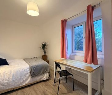 Room in a Shared House, Netherby House, SW8 - Photo 3