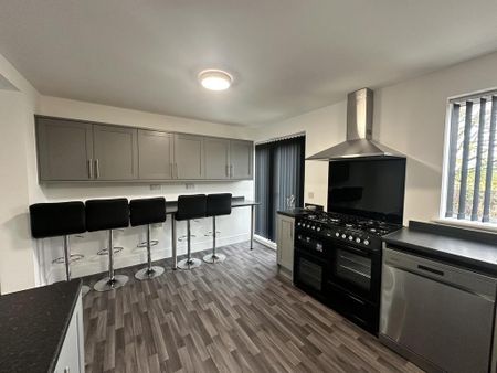 5 bedroom semi-detached house to rent - Photo 3