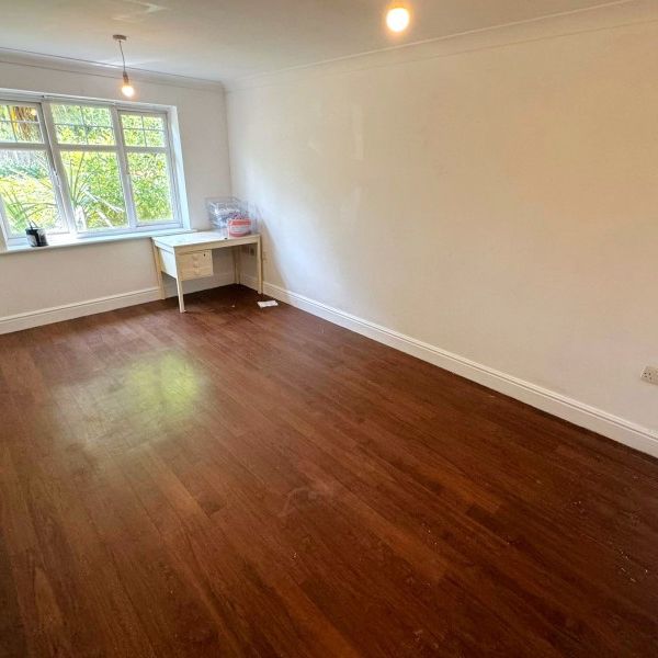 Brighton Road, Addlestone, Surrey, KT15 - Photo 1