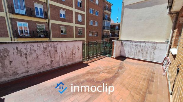 Ático de alquiler en Calle Van Dyck, Salesas - Photo 1